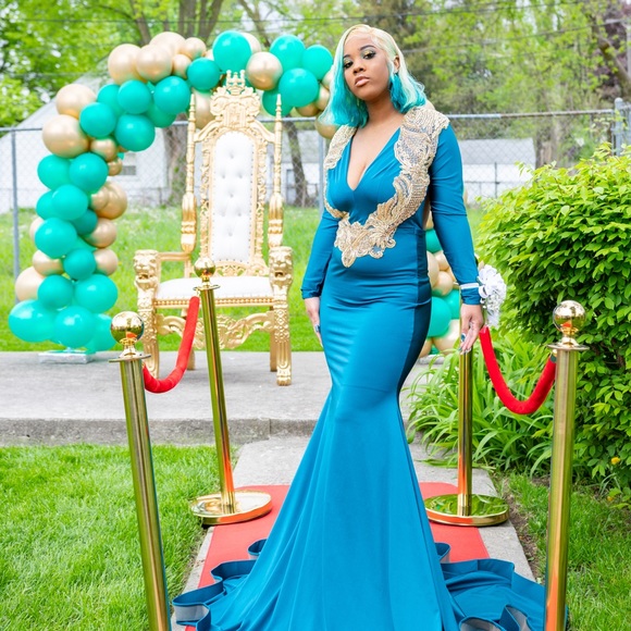 PROM DRESS - Picture 3 of 5